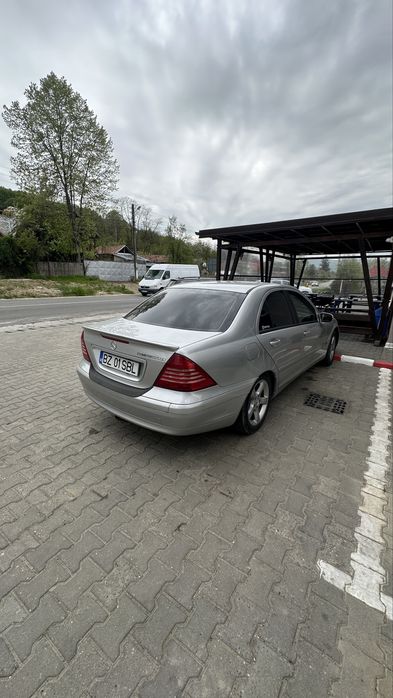 V/S Mercedess-benz c180 kompressor cu gpl