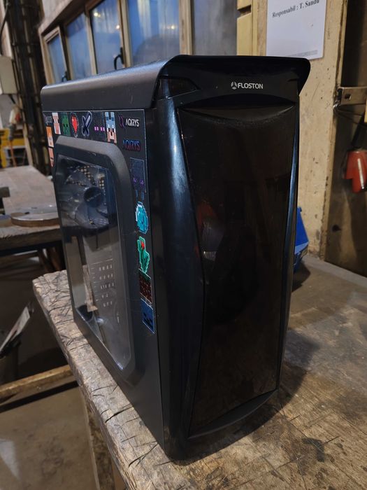 Vând urgent carcasa PC gaming.