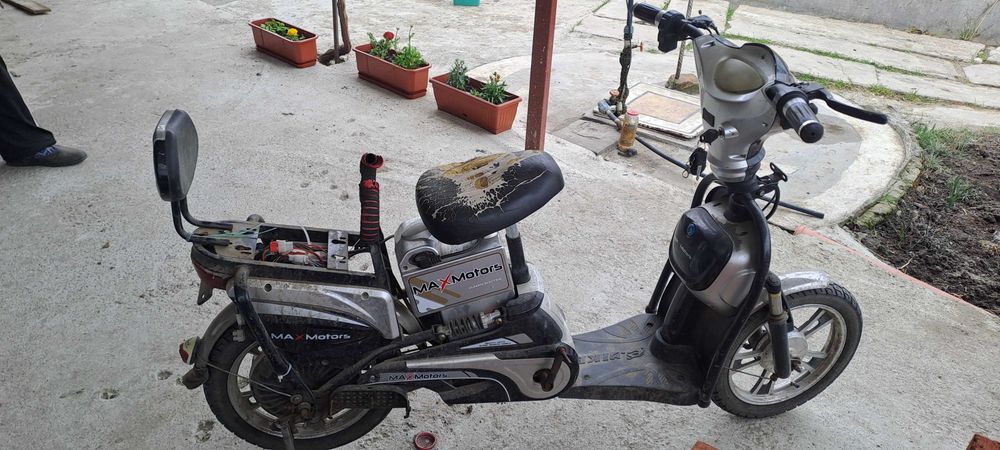 Електрически скутер на части-цял