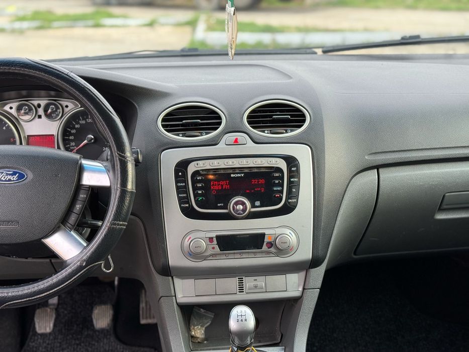 Vand ford focus 2008 cumparat de nou