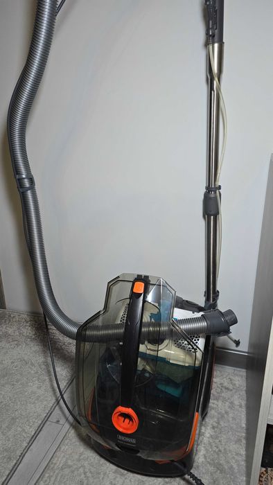 Thomas DryBox Amfibia Pet — моющий пылесос, почти новый