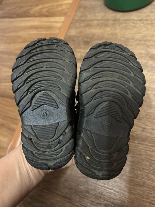 Продам ботинку