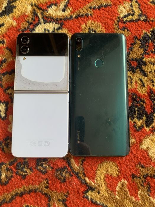 Обменяю два телефона Samsung galaxy z flip 4 и Huawei p smart z