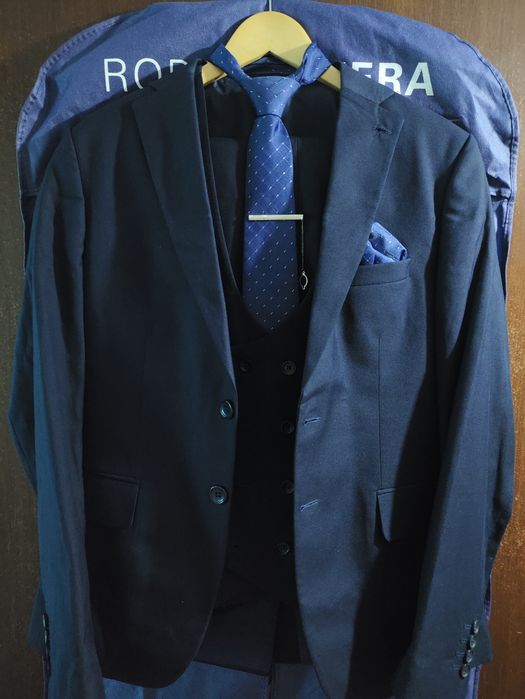 Кастюм темно синий тройка б/у