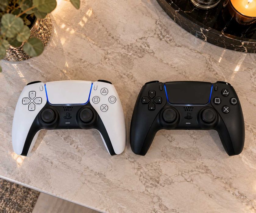 Consola PlayStation 5 Slim ( PS5 + 2 controllere )