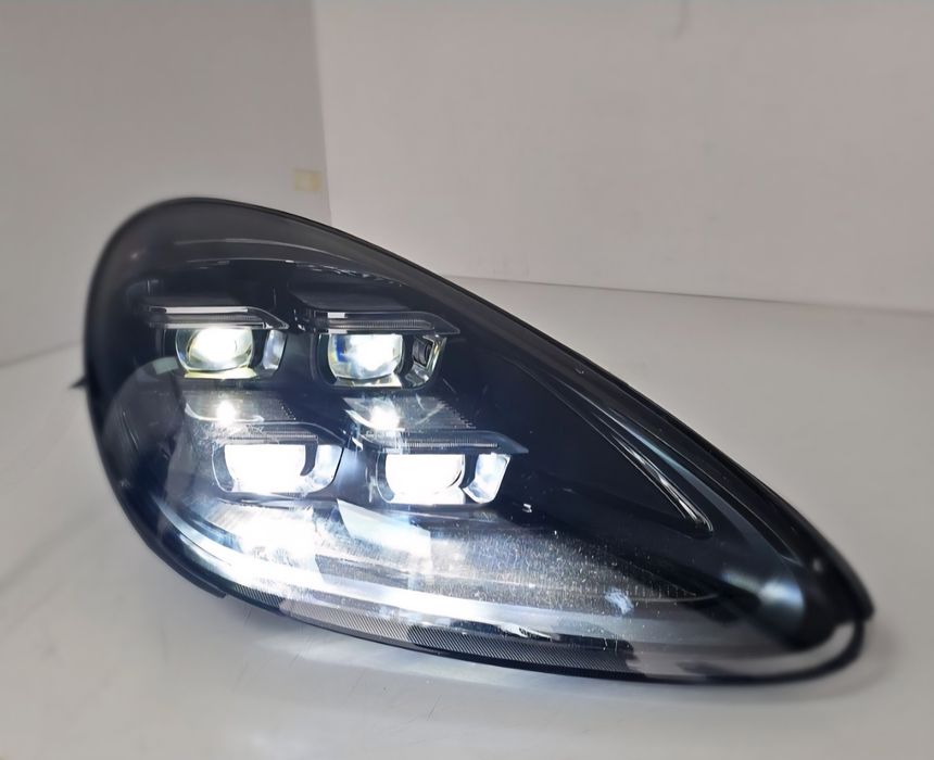 Faruri Full LED Porsche Cayenne look 2024 compatibile 2011-2023