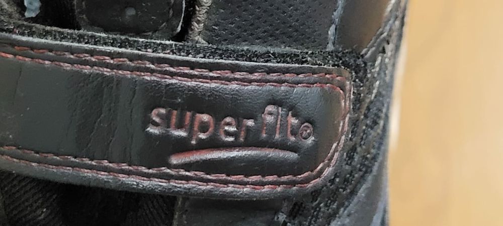 Adidași Superfit