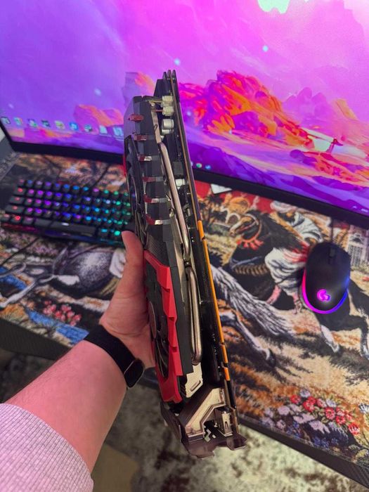 Vand placa video GTX 1070 MSI 8gb VRAM SIGILIU PE SURUB