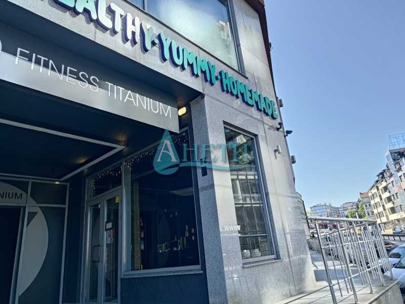 Помещение 282м2 кулинарен магазин (сладкарница) под наем с лице и голяма витрина на бул.Симеоновско шосе. За офис, мед.център, салон за красота