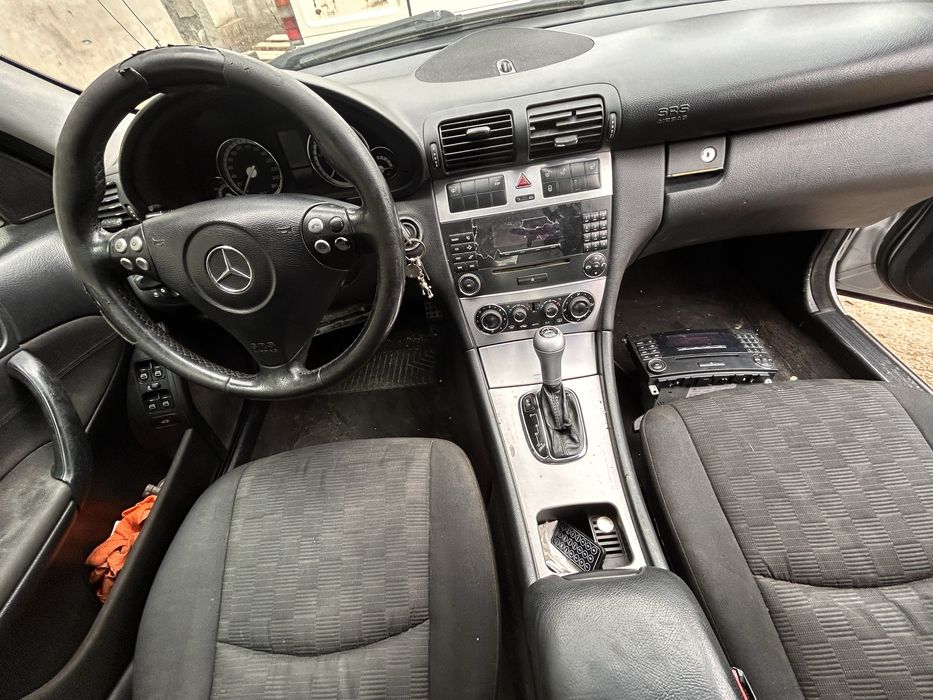Piese caroserie mecanica Mercedes C class w203 Doua modele