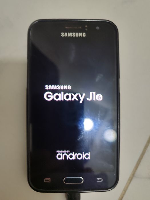 Телефон Samsung Galaxy J1 Duos