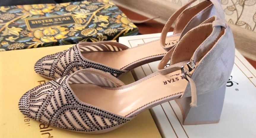 Элегантные туфли на устойчивом каблуке с россыпью камней