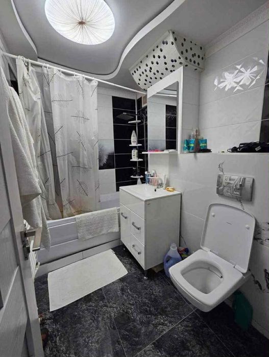 Închiriez apartament cu 3 camere