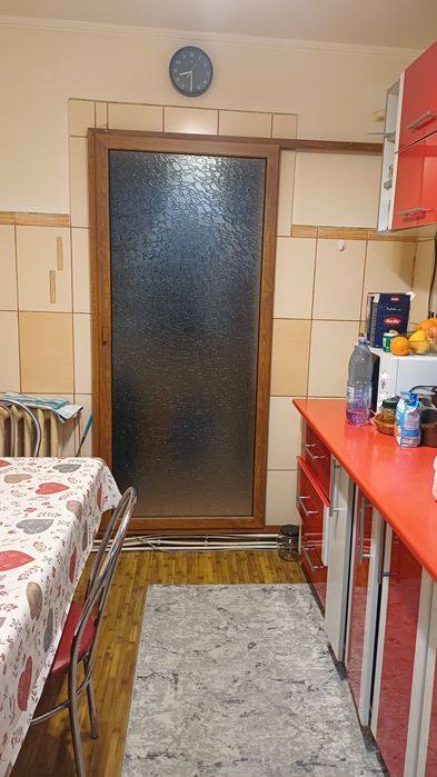 Ofer spre închiriere apartament cu 3 camere  Mioveni, zona poștei