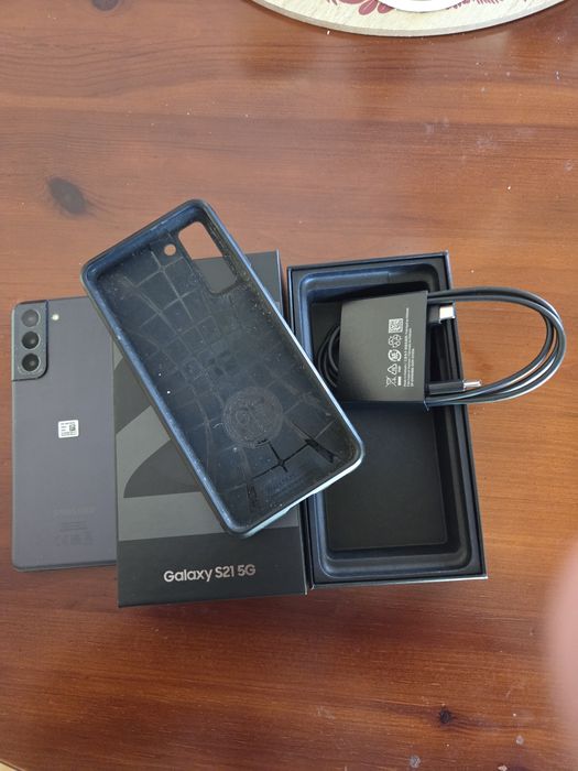Продавам смартфон SAMSUNG- Galaxy S21 5G,