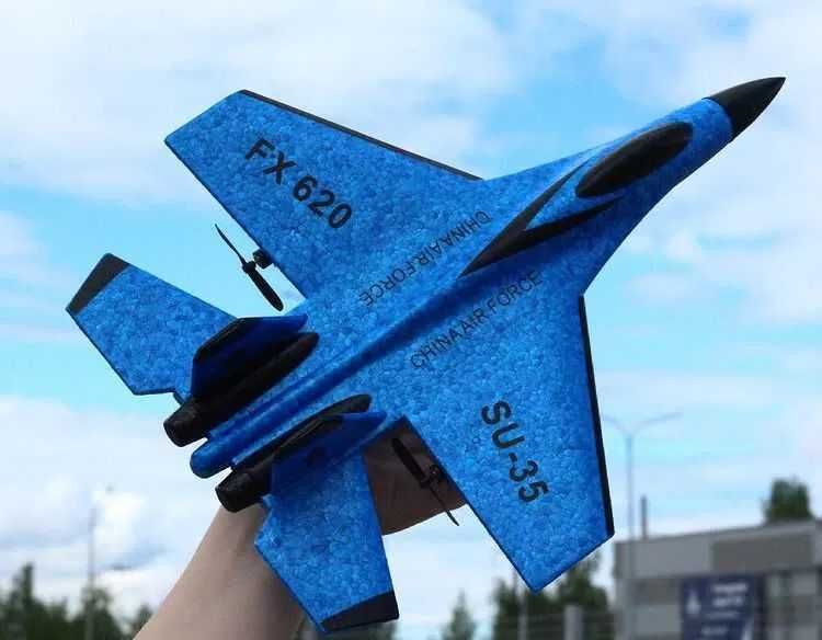 Радиоуправляемый самолет