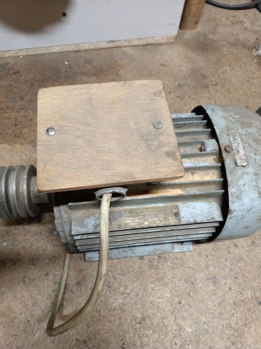 Продам электродвигатели.