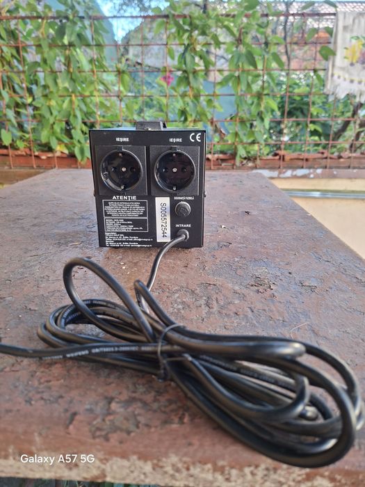 Vând stabilizator monofazic de tensiune Conter SVR-1000, 1000 VA / 750 W, 230 V.