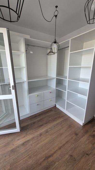 Apartament 4 camere de închiriat