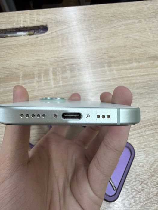 iPhone 15 green ideal holatda