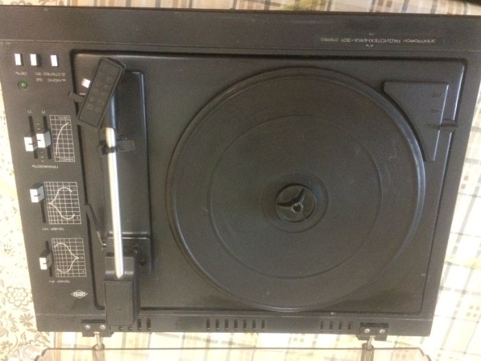 Продам приёмник с двумя колонками