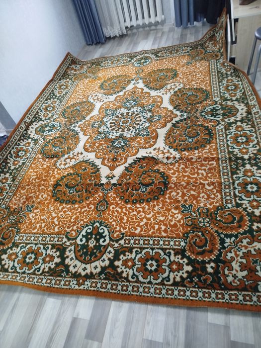 Продам ковёр на 2.5м+3.5м