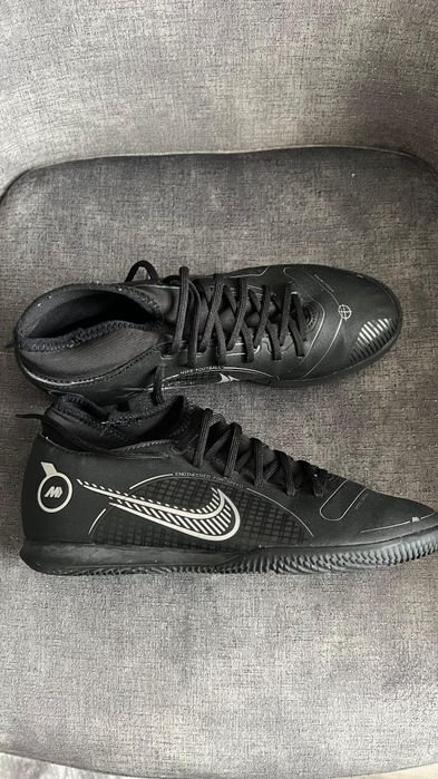 Pantofi sport pentru fotbal