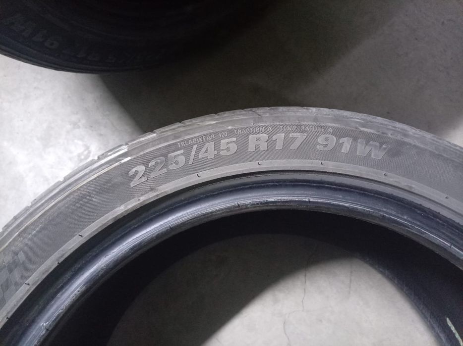 Продам 225/45/17 KUMHO