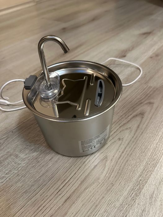 Автоматичен фонтан за вода от неръждаема стомана, 2.2L (Като нов)