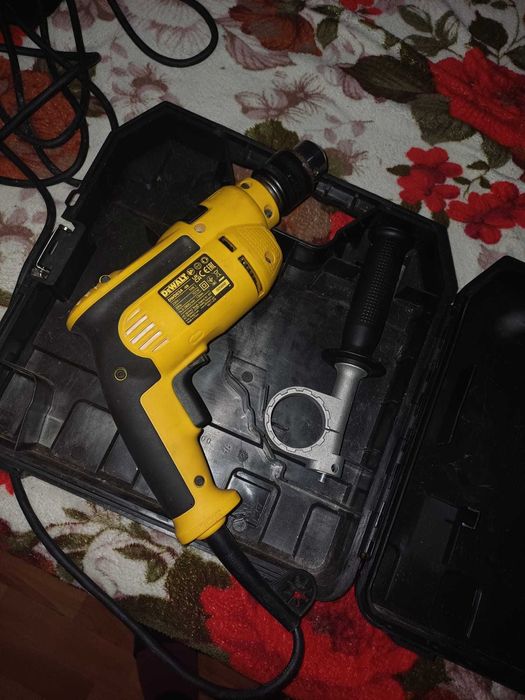 Bormasină electrică Dewalt DWD024