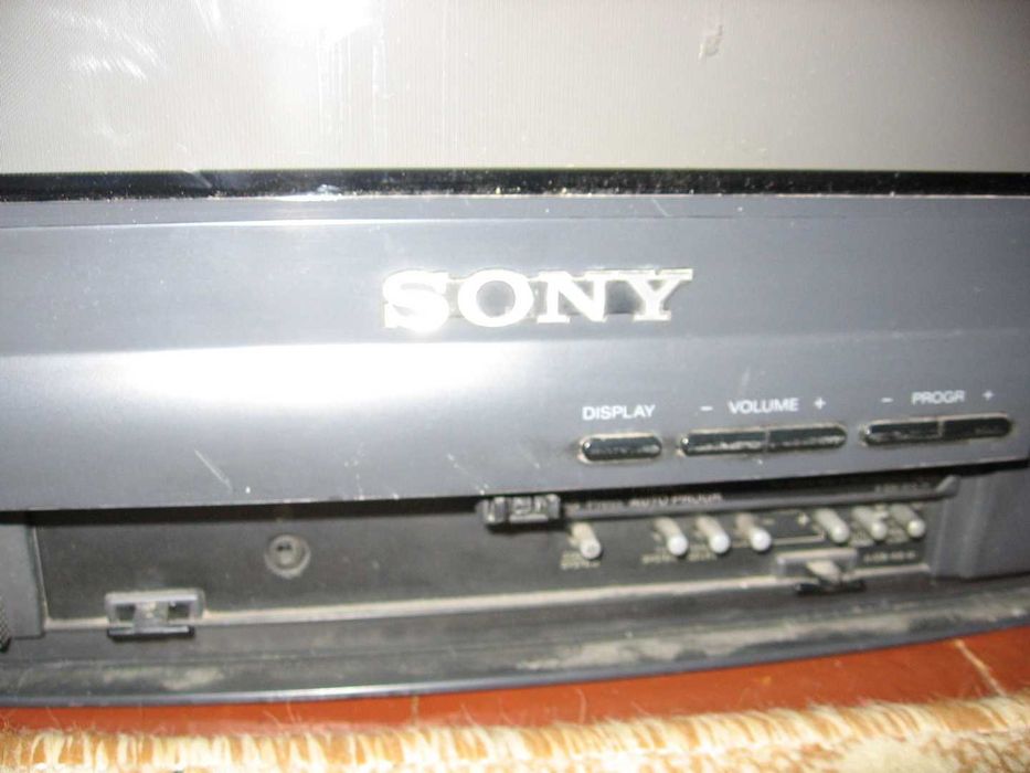 Два кинескопни телевизора Beko и Sony Trinitron