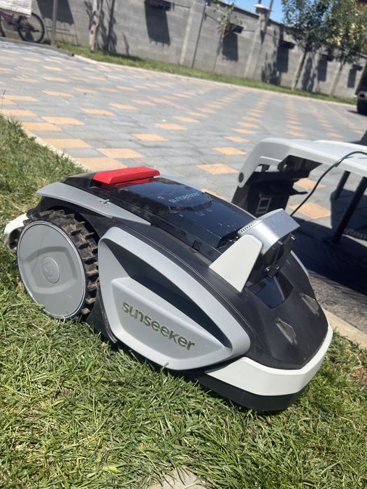 Robot de tuns iarba