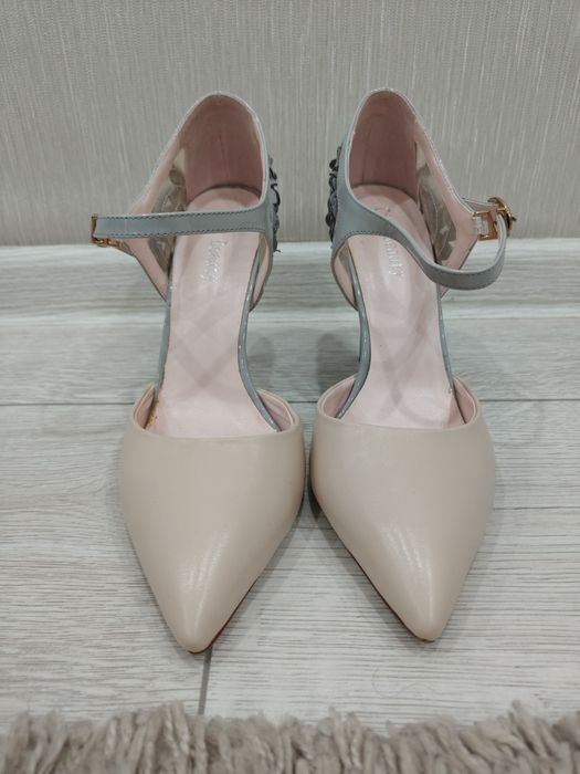 Продам женские туфли