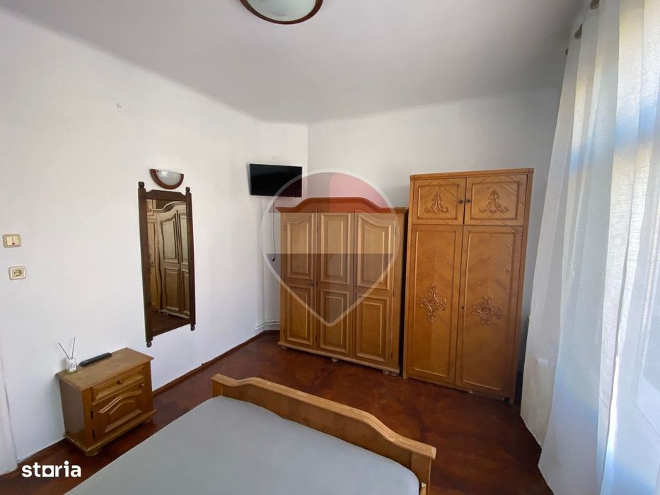 3 camere Centrul Vechi, vedere Calea Victoriei, clădire interbelică
