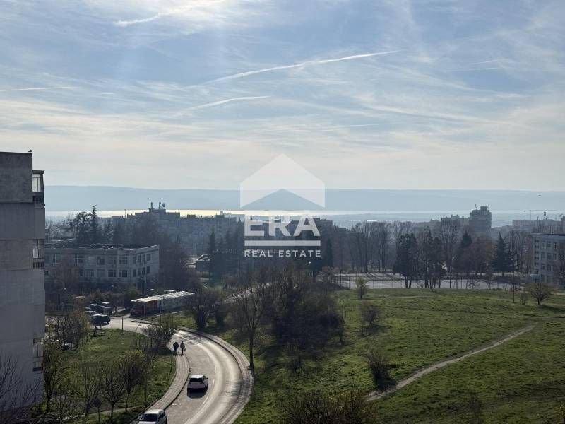 Двустаен апартамент с панорамна гледка в жк Владиславово град Варна