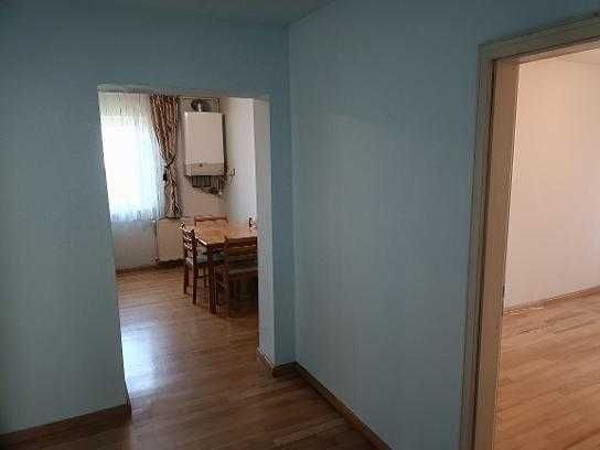 Apartament cu 3 camere ,de vanzare, in Petrosani,stada Independentei