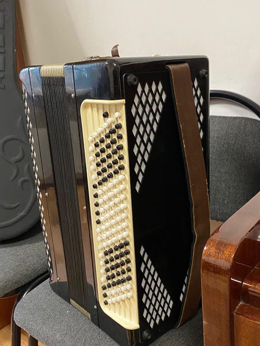 Продается инструмент Баян