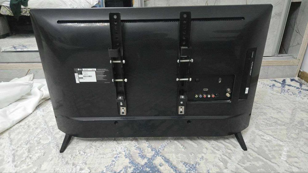 Telivizor Sotiladi LG 32 SMART EMAS