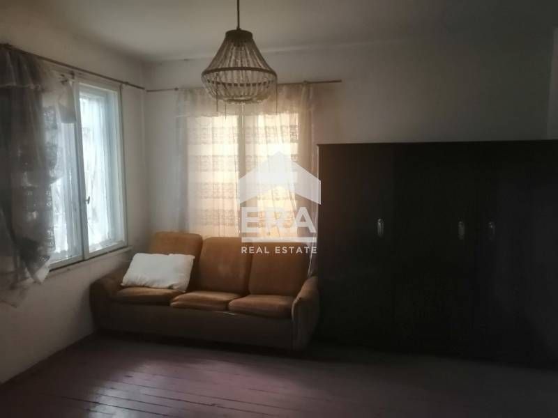 ЕКСКЛУЗИВНО! Етаж от къща в с. Берсин, Кюстендилска област