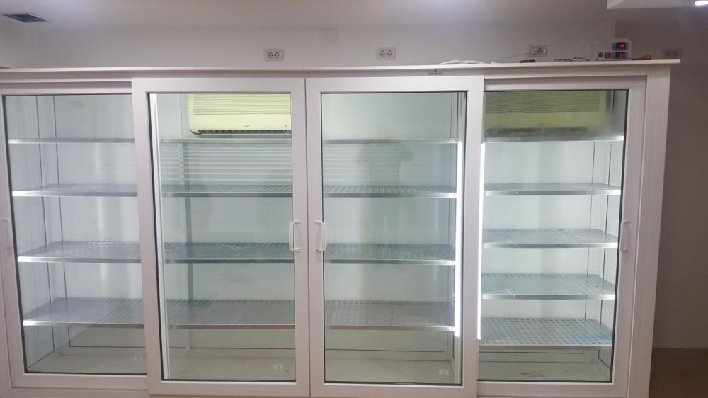 Vitrina frigorifica din pvc cu sticla termopan si a.c