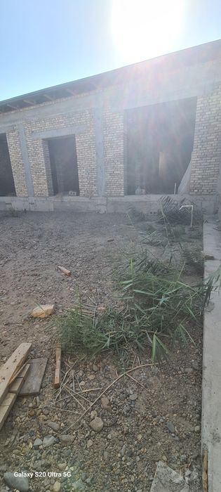 Nedastroyni uchastok sotiladi juda mustahkam juda qulay lakatsiya