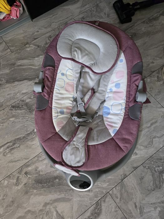 Vând măsuță bebe