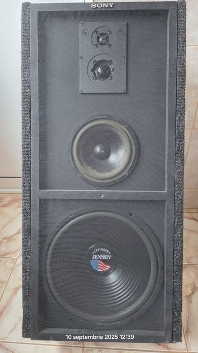 Amplituner plus două boxe de 250w