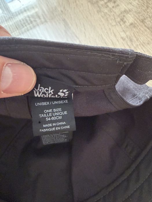 Шапки the north face, jack wolfskin