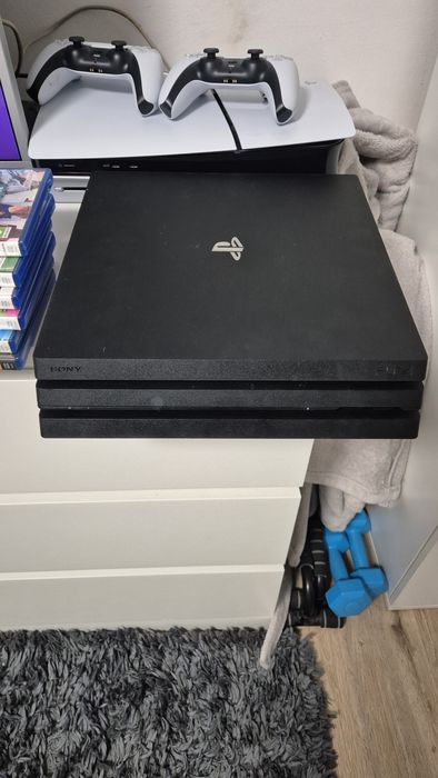 PlayStation 4 Pro 1TB + 2 Controllere + Cooler/Stand Încărcare + 6Joc