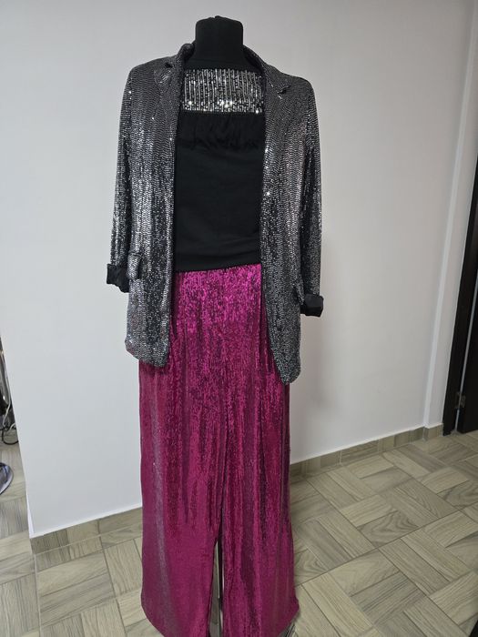 Pantaloni cu paiete fucsia, prezinta captuseala si buzunare
