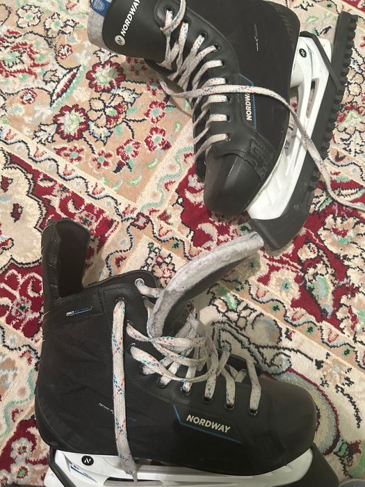 Коньки черные 42 размер