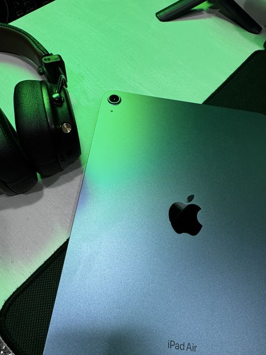 Ipad air 5 gen , 64Гб , торг есть вместе с чехлом