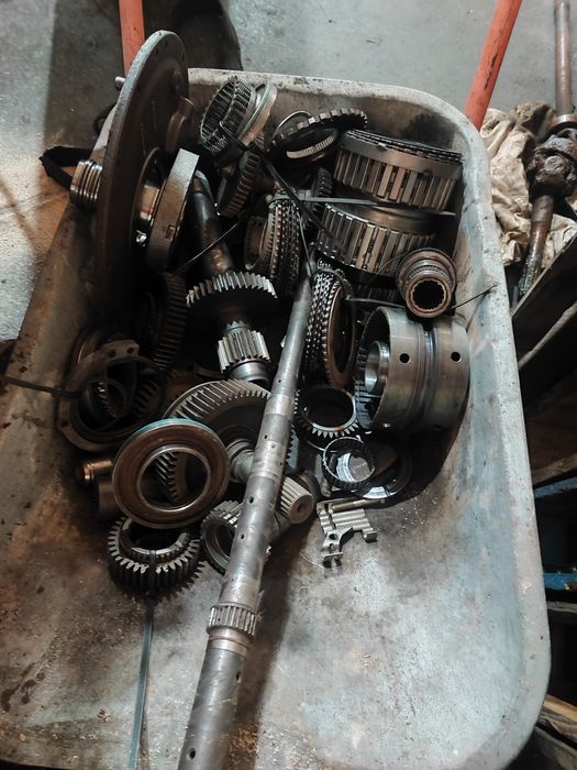 Pinioane cutie tractor new Holland T