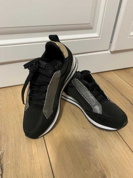 Срочно Продам кроссовки